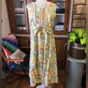 SIZE MEDIUM MULTICOLORED YELLOW AND GREEN PATTERNED SLEEVELESS DRESS